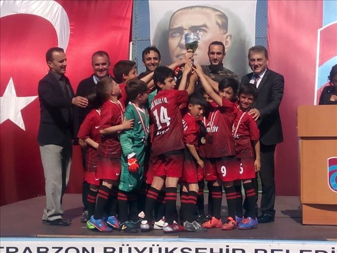 Zeki Bilge İlkokulu Trabzon Üçüncüsü