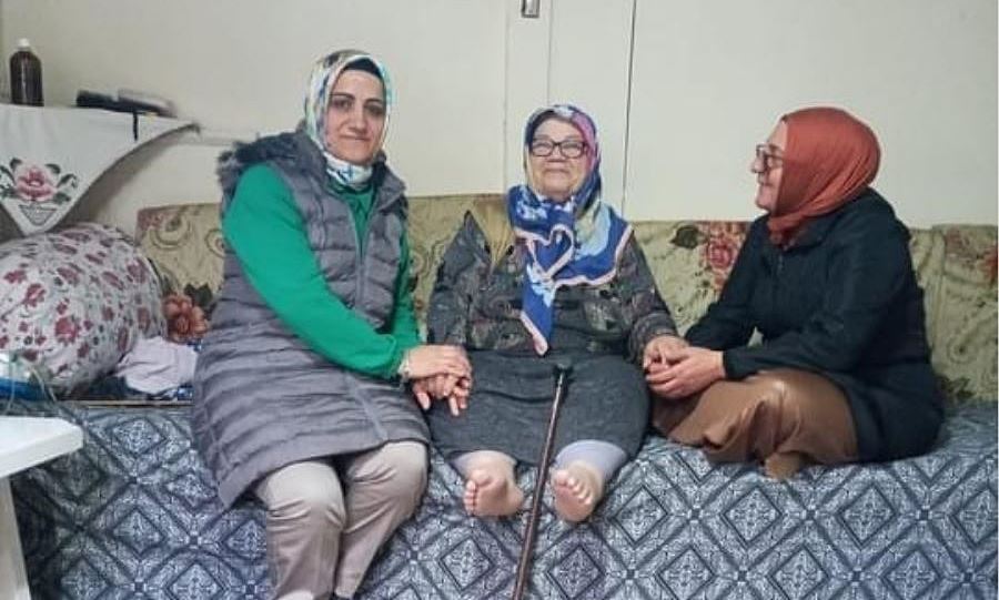 Anneler Gününde AK Parti Kadın Kollarından Anlamlı Ziyaret