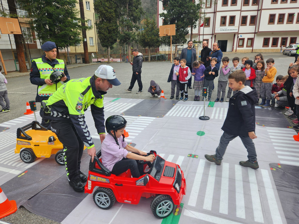 Trabzon’da Öğrencilere Uygulamalı Trafik Eğitimi