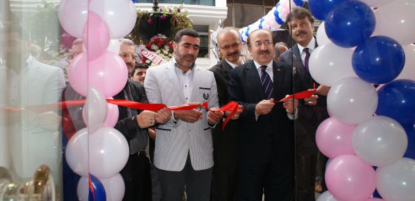 Tekbir Giyim Trabzon mağazası açıldı