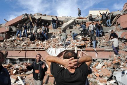 Yılmaz Ay; Eşini ve Kızını Van depreminde kaybetti