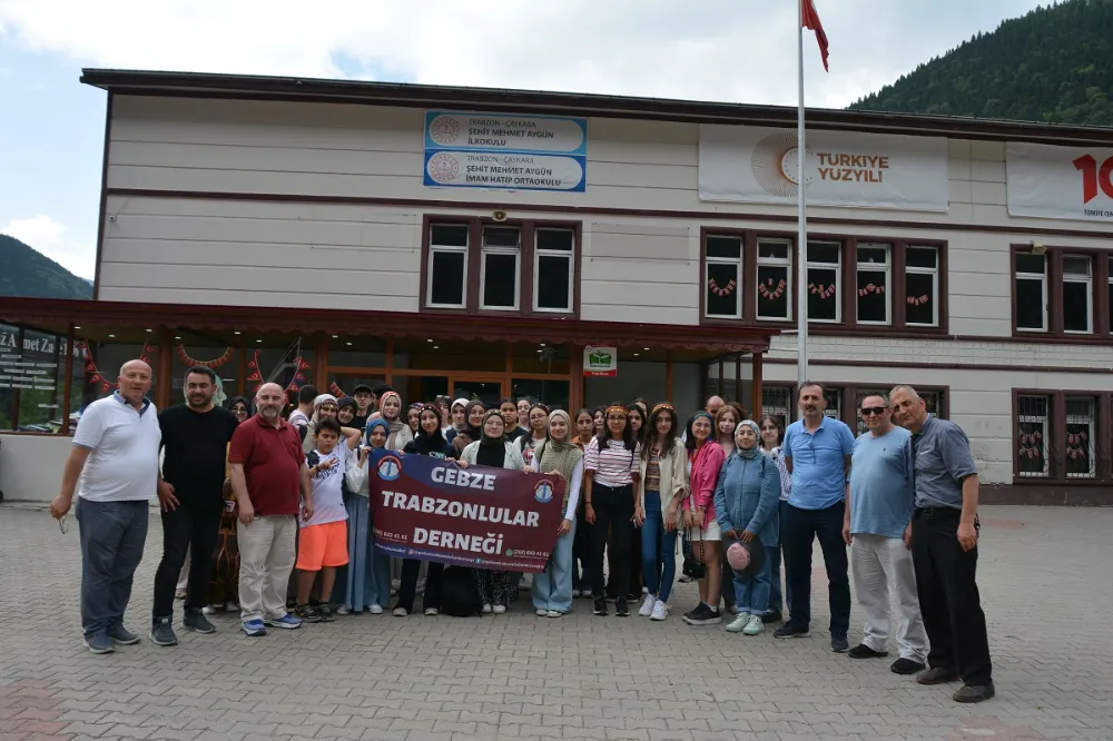 .Hayatımızdaki Trabzon İzleri Kitabı Yazarı Öğretmen ve Öğrencilerden Turizm Merkezi Uzungöl Ziyareti