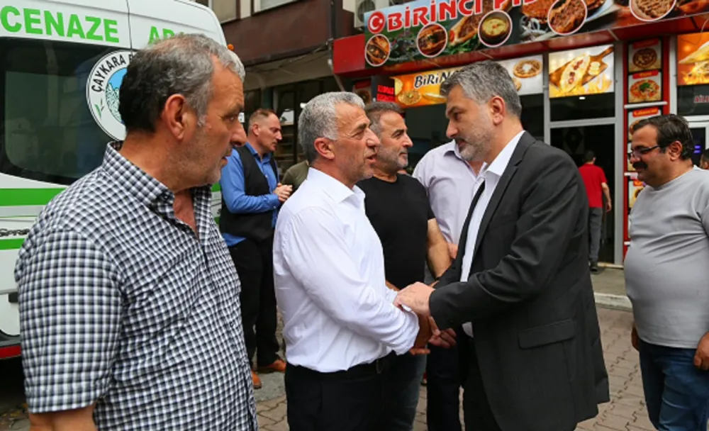 Çaykara İlçesinde Mahşeri Kalabalık  Hayırsever İş İnsanını Son Yolculuğuna Uğurladı