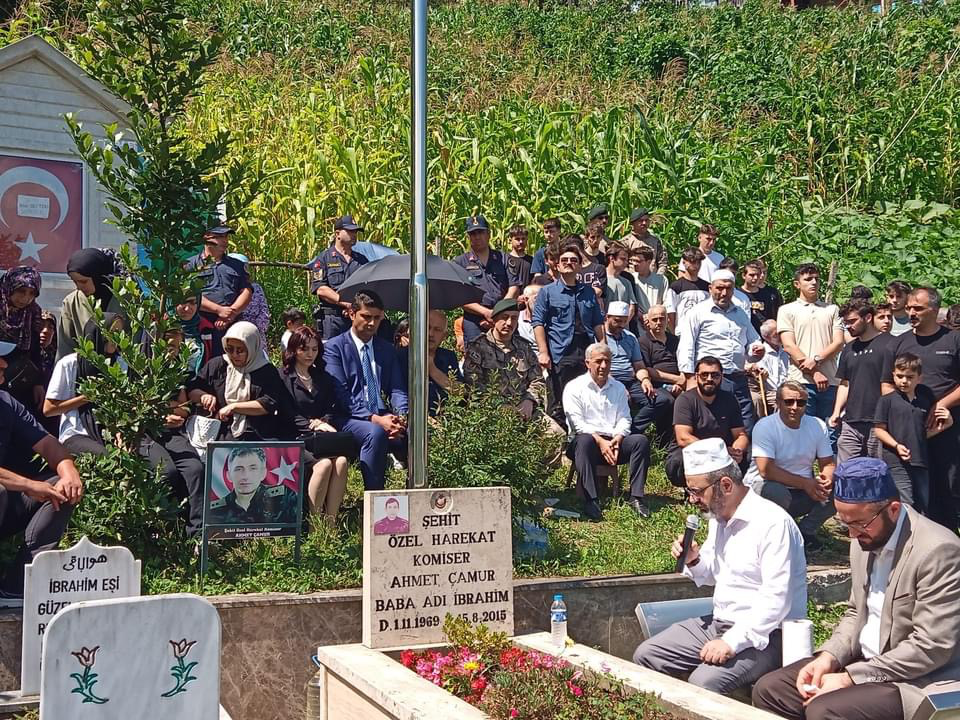 Trabzon Şehidini Kabri Başında Andı