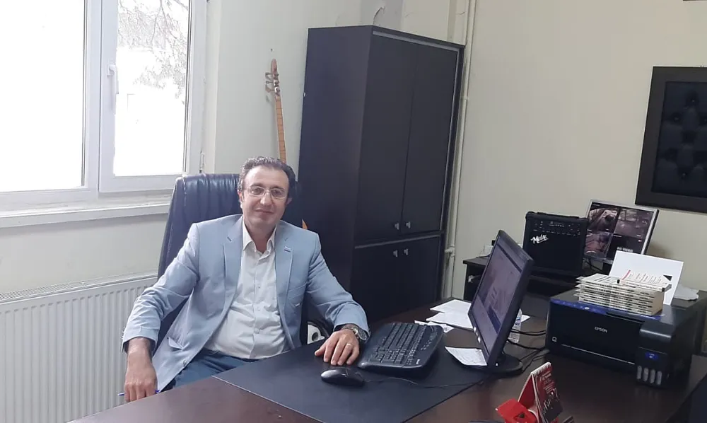 Lambanın Titreyen Işığında Bir Nesli Aydınlatmak ve Geleceğe Işık Tutmak