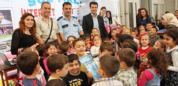 Ana Okulunda Resim Yarışması