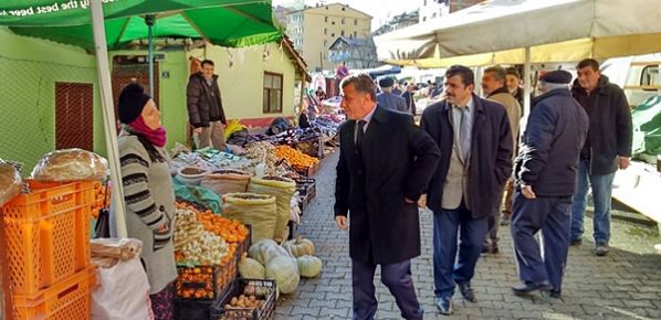 Başkan Tok, Salı Pazarını Gezdi