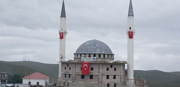  Kubbe Alemi Törenle Takıldı