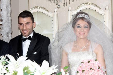 Mustafa Yumlu dünyaevine girdi