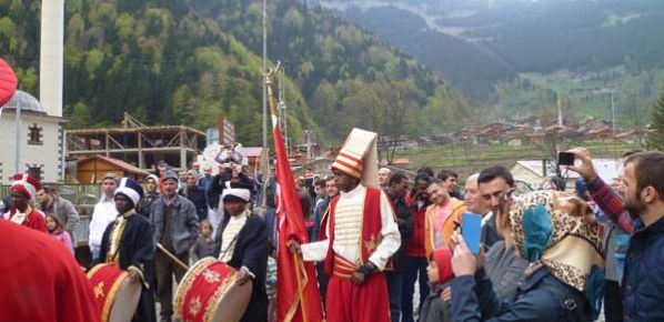 Uzungöl`de Mehteran Gösterisi